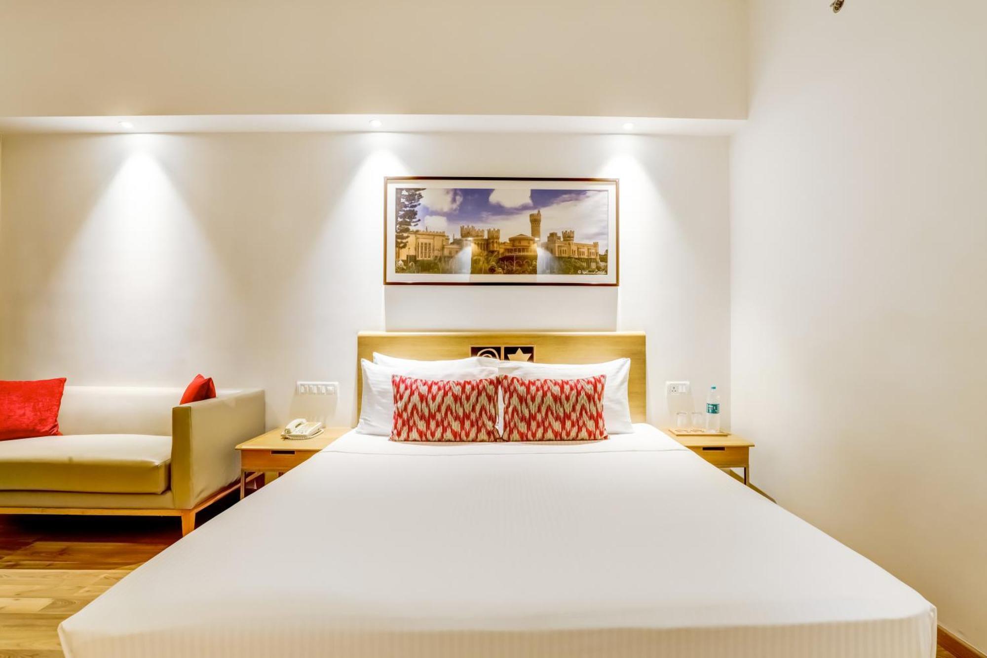 Lemon Tree Hotel Electronics City Bangalore Exterior foto